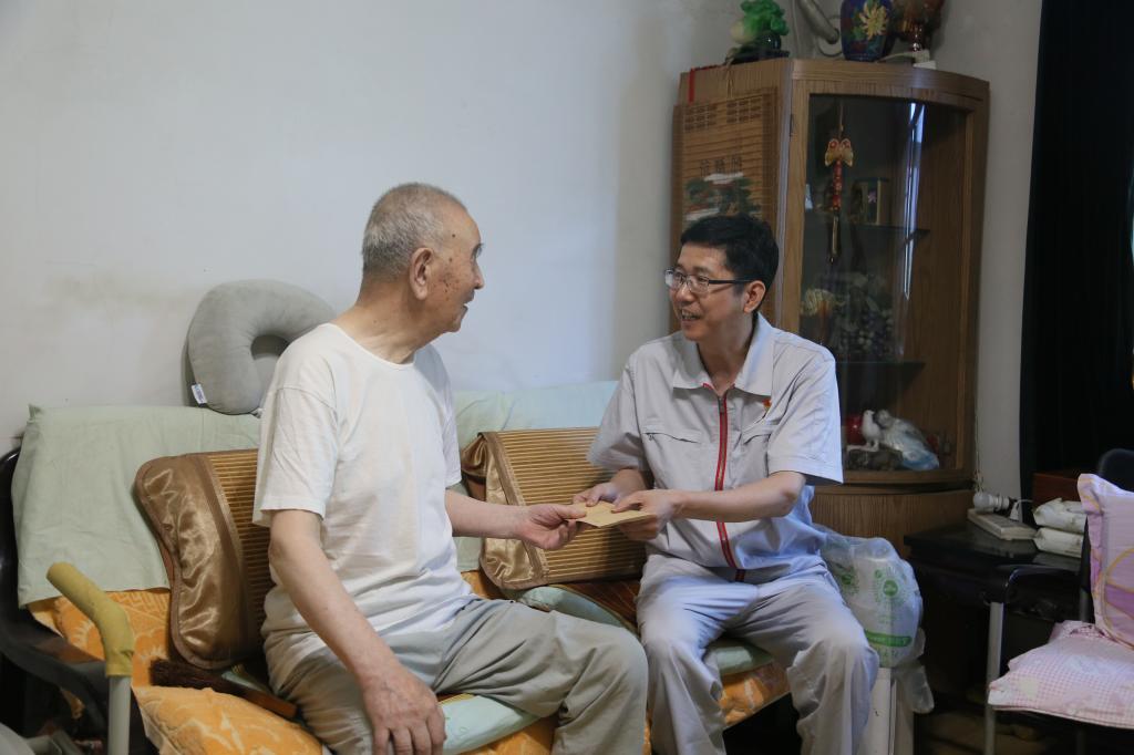 yl6776永利集团有限组织开展“七一”前走访慰问-yl6776永利集团